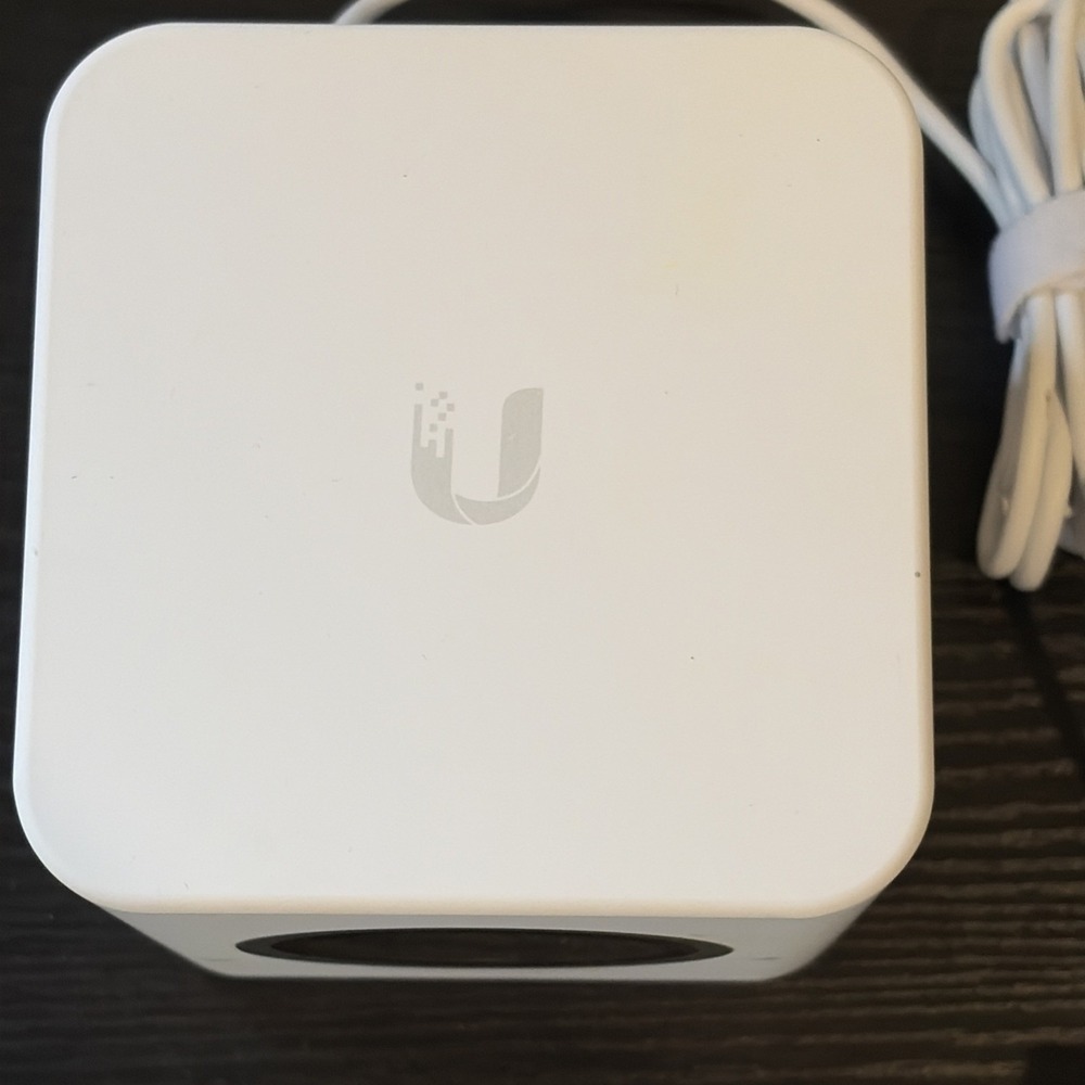 Ubiquity AmpliFi HD AFi-R Dual-band Wi-Fi Router With Power Adaptor & Ethernet - Picture 3 of 11